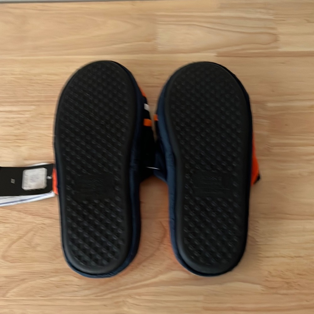 NFL | Chicago Bears Slippers - Picture 3 of 3